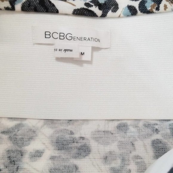 BCBGeneration Blue Floral Skirt SIze Medium - Picture 5 of 5